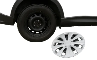 タイヤのホイールカバーやホイールキャップを外して受検